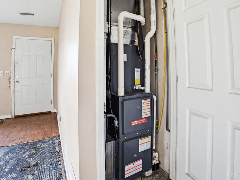 1655 E Crescentville Road, Cincinnati, OH 45246 Photo 12