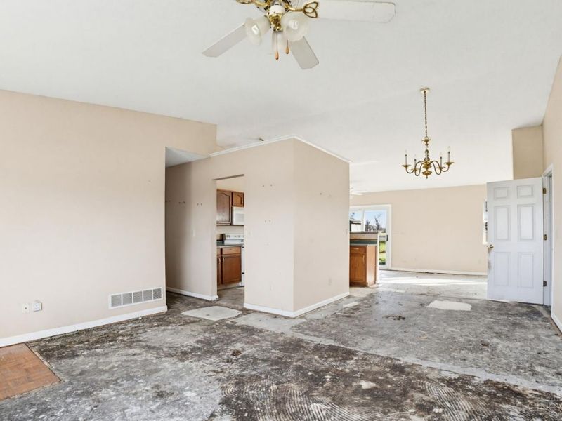 1655 E Crescentville Road, Cincinnati, OH 45246 Photo 3