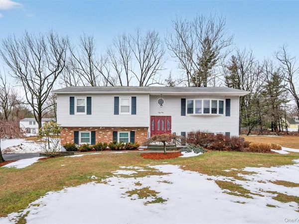 41 Montclair Avenue, Airmont, NY 10952