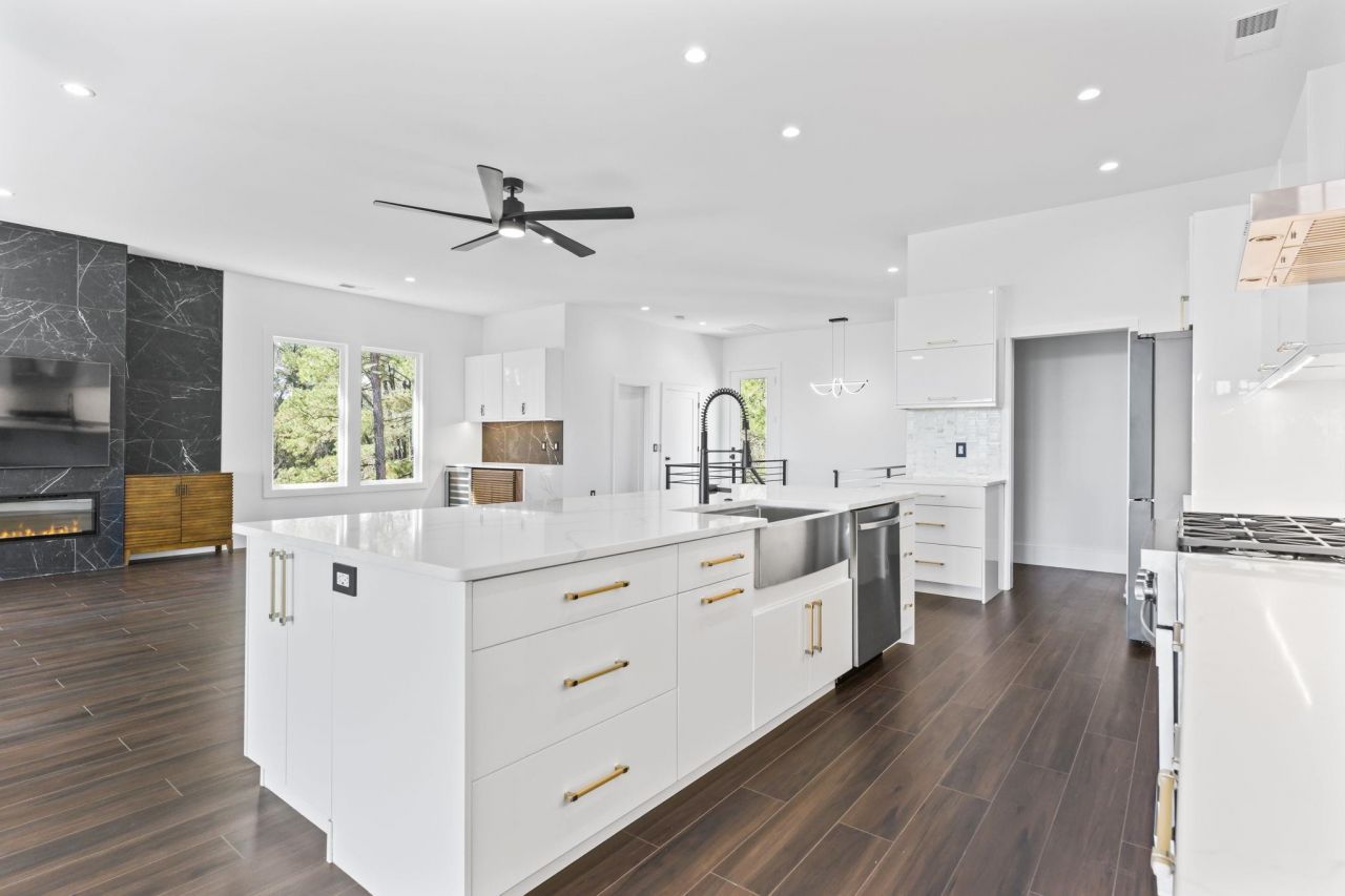 42 Enclave Pl. Photo 13