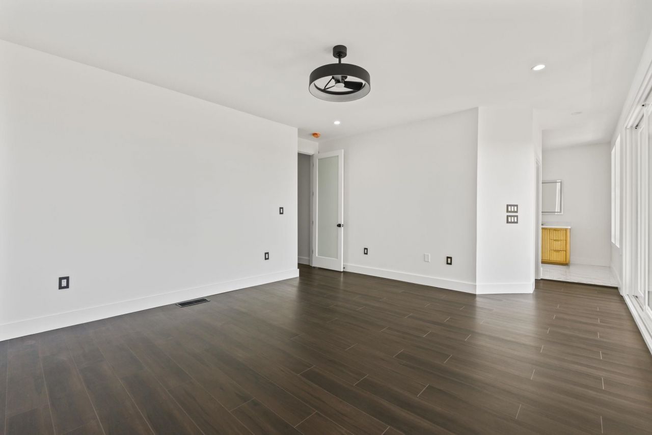 42 Enclave Pl. Photo 24