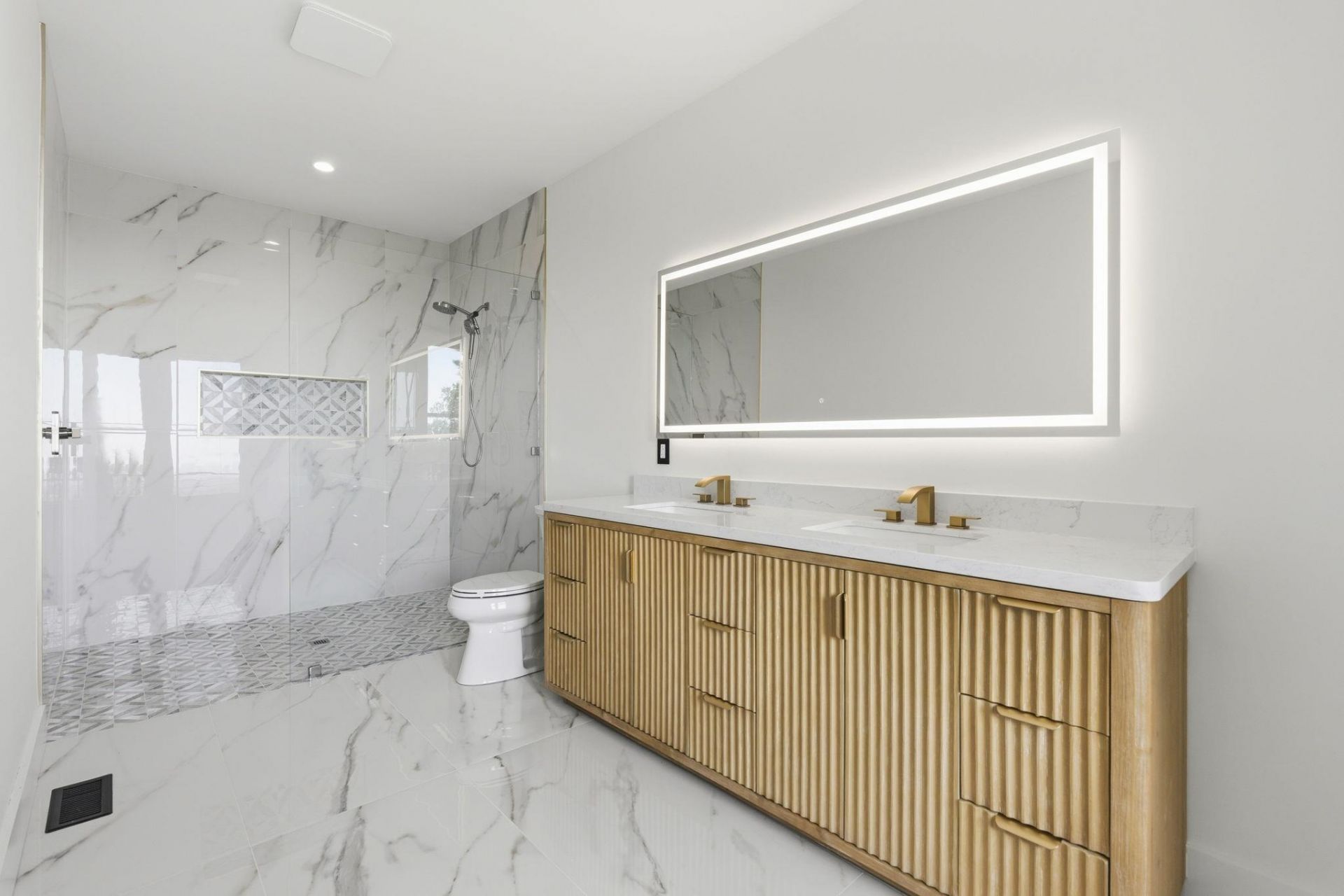 42 Enclave Pl. Photo 30
