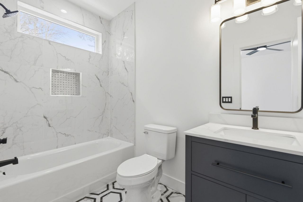 42 Enclave Pl. Photo 34