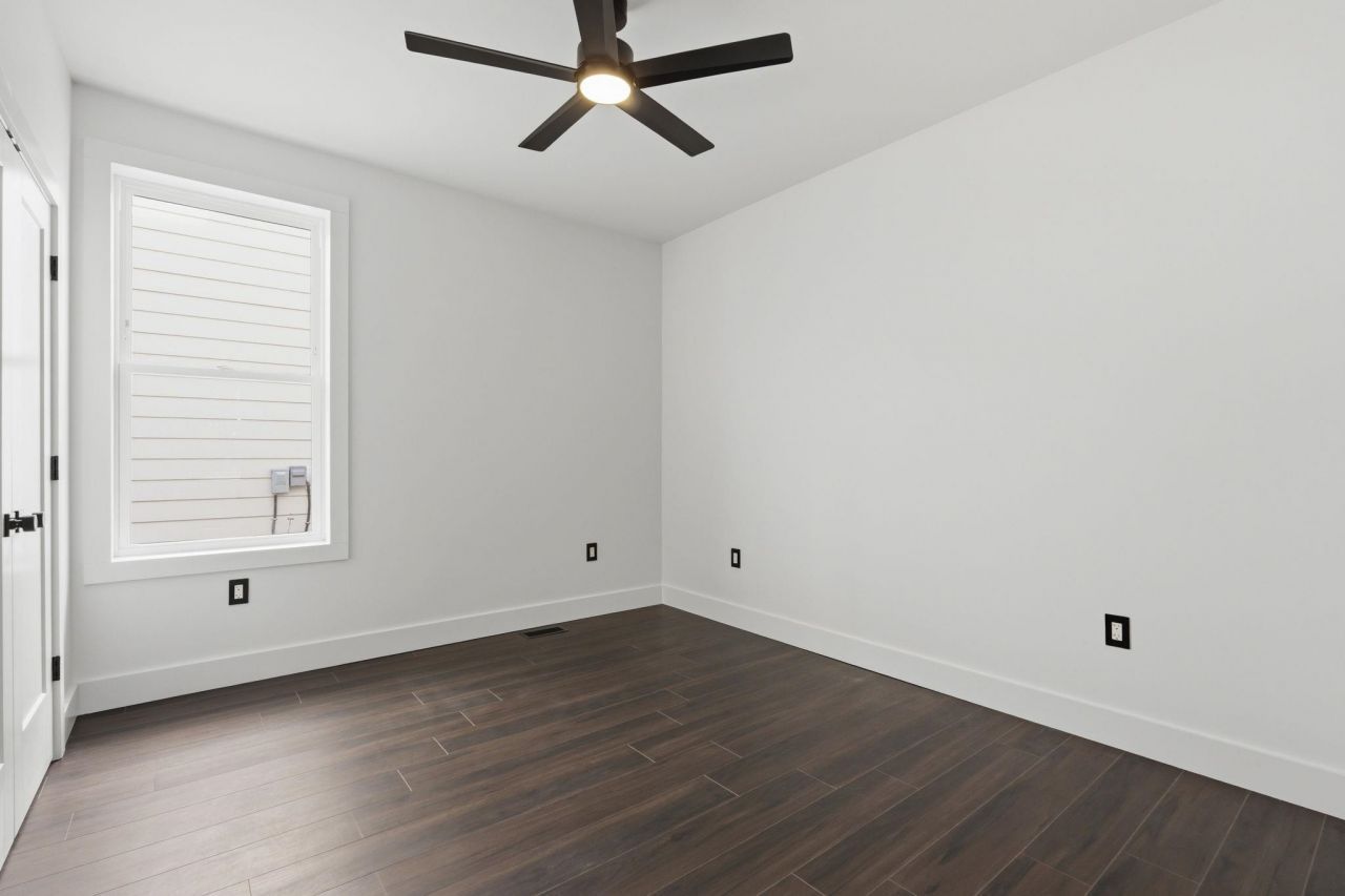 42 Enclave Pl. Photo 35