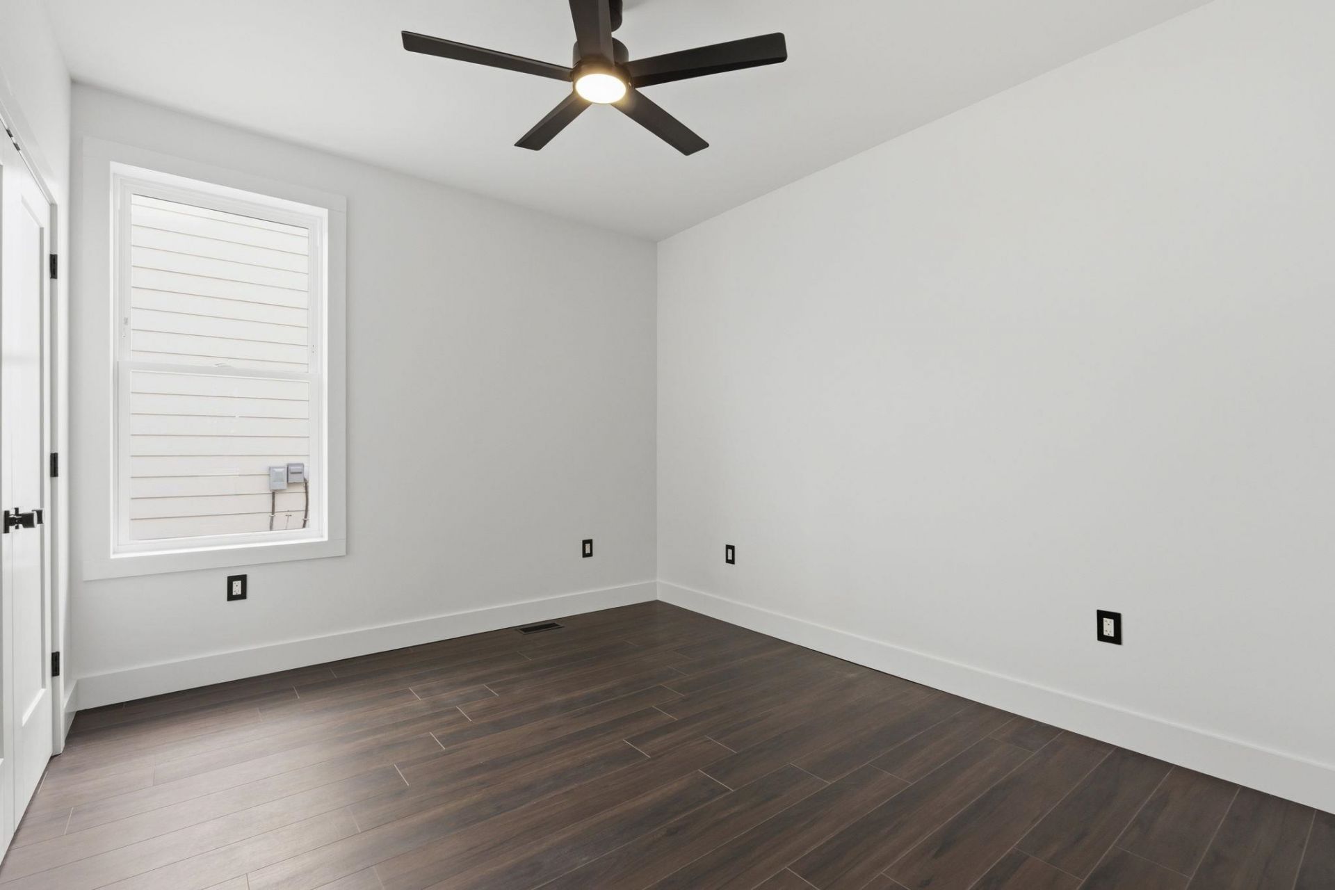 42 Enclave Pl. Photo 38