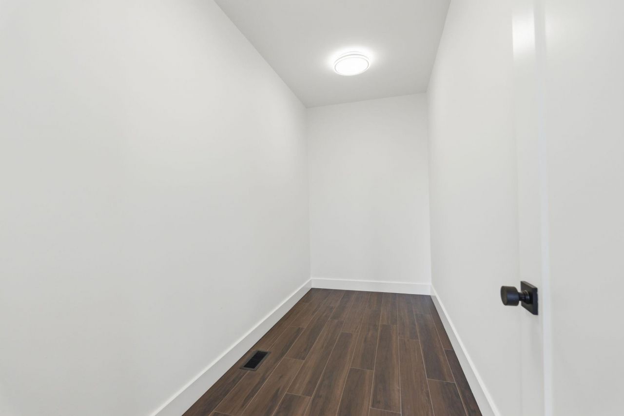 42 Enclave Pl. Photo 39