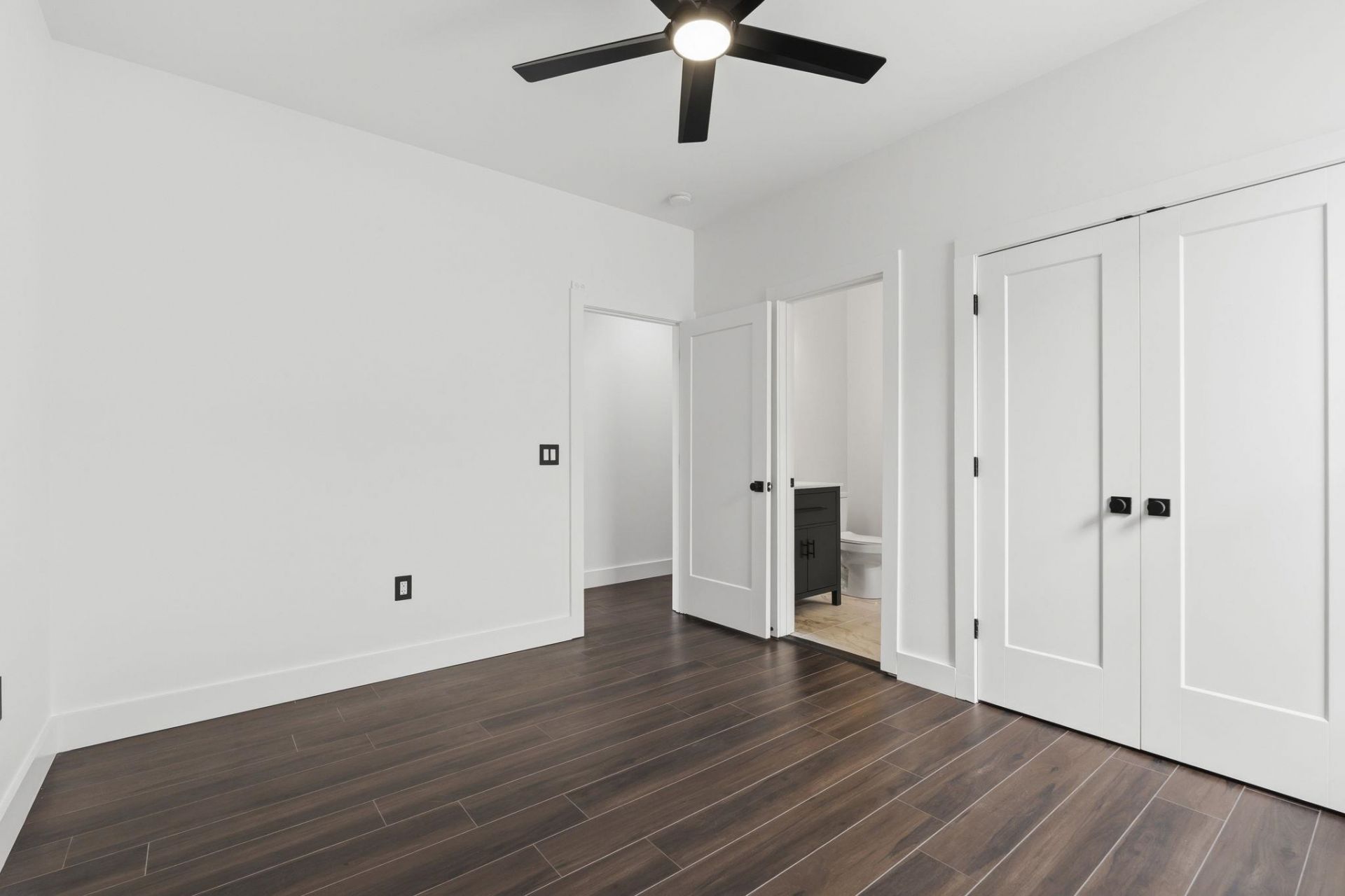 42 Enclave Pl. Photo 39