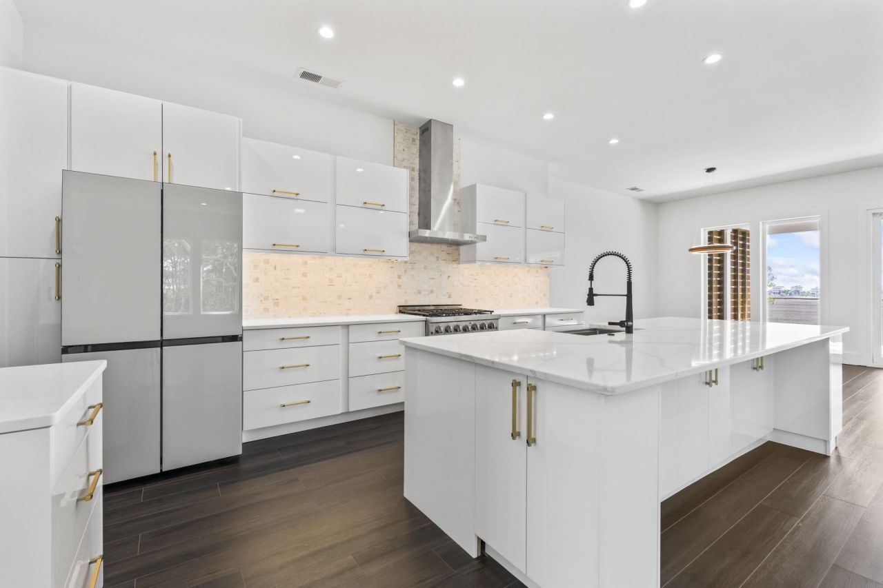 42 Enclave Pl. Photo 4