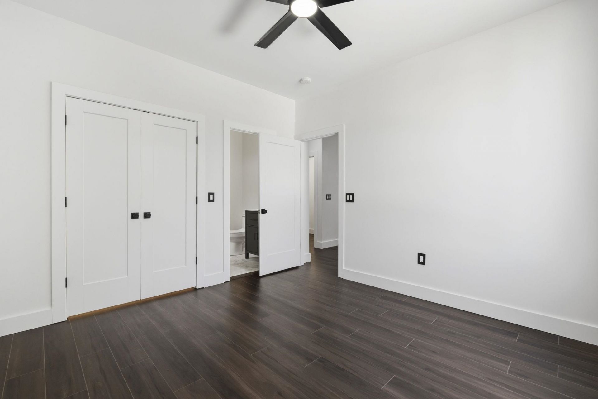 42 Enclave Pl. Photo 44