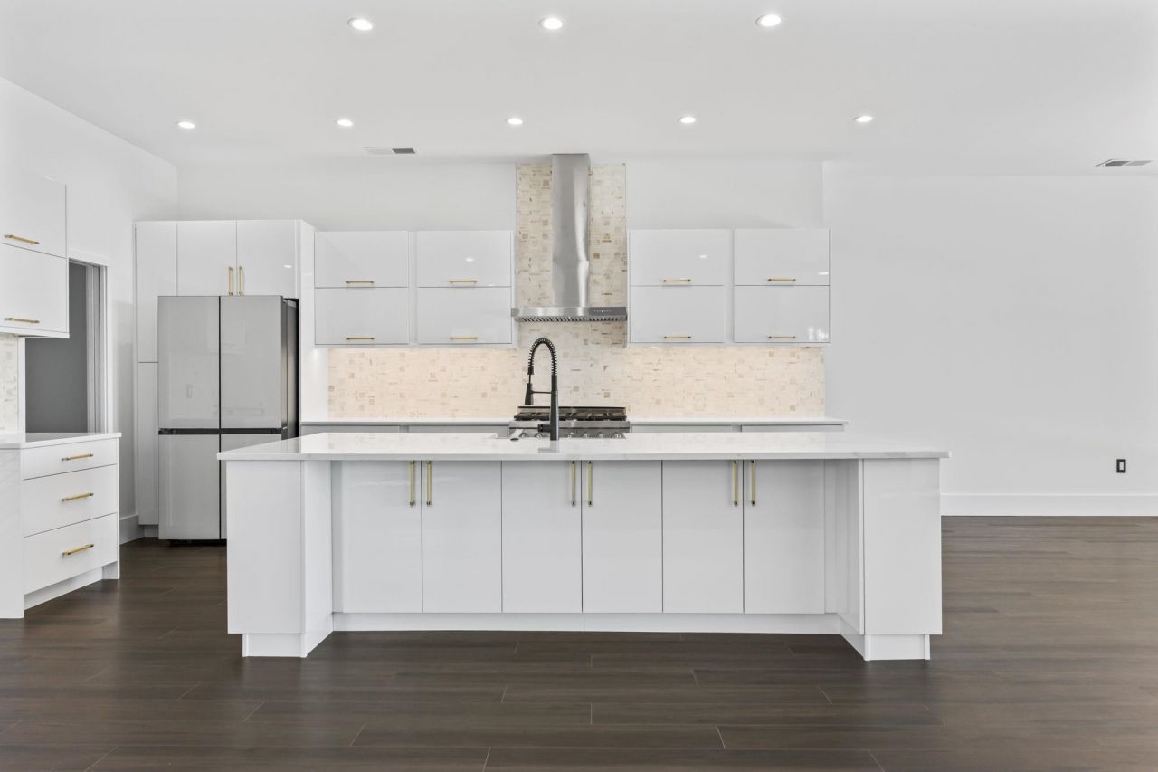 42 Enclave Pl. Photo 6