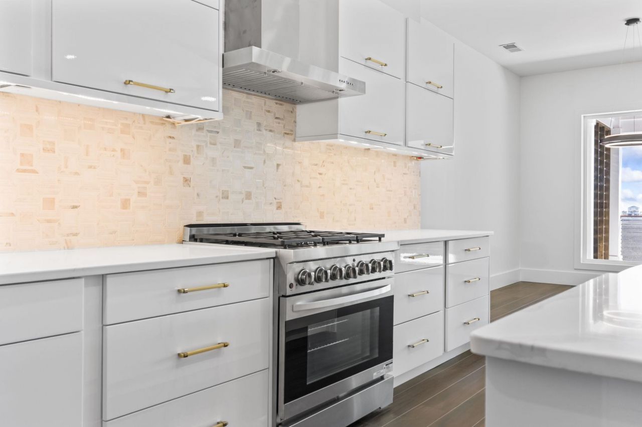 42 Enclave Pl. Photo 8