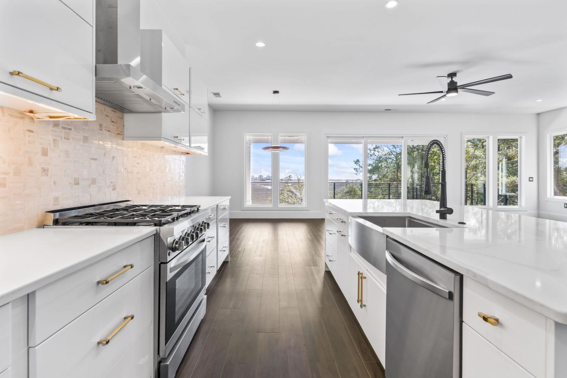 42 Enclave Pl. Photo 8
