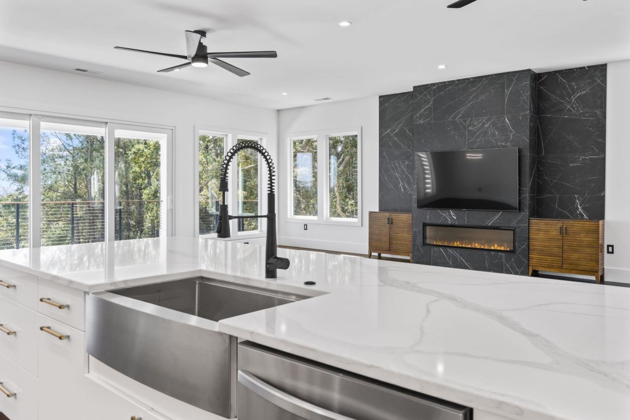 42 Enclave Pl. Photo 9