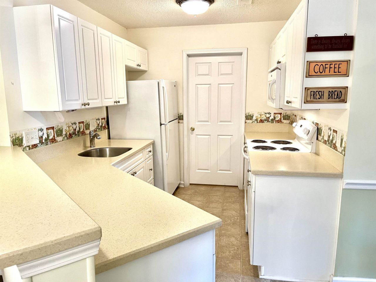 250 Country Manor Dr. Photo 13