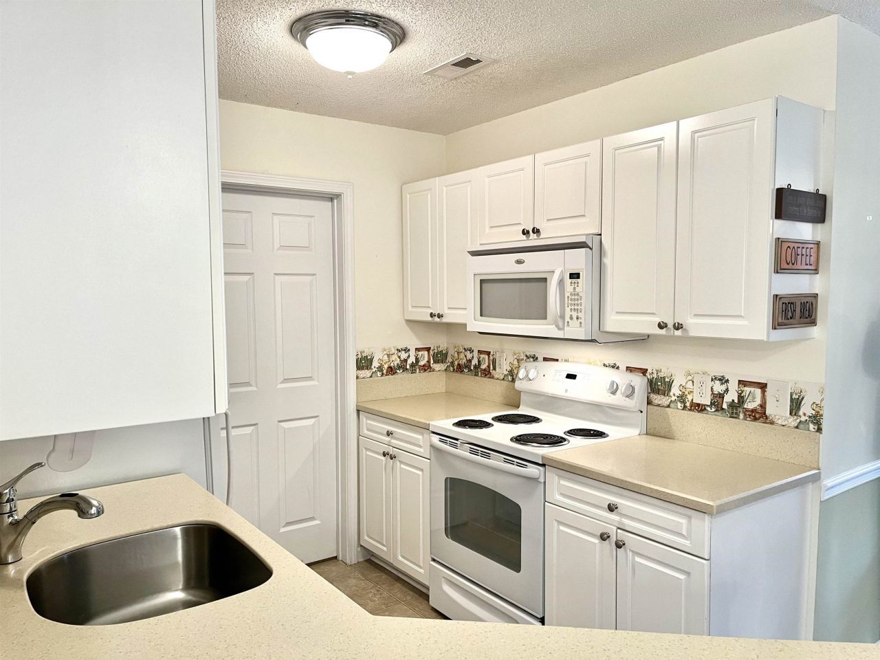 250 Country Manor Dr. Photo 8