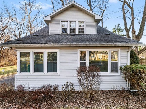 2516 Fairfield Avenue, Kalamazoo, MI 49048