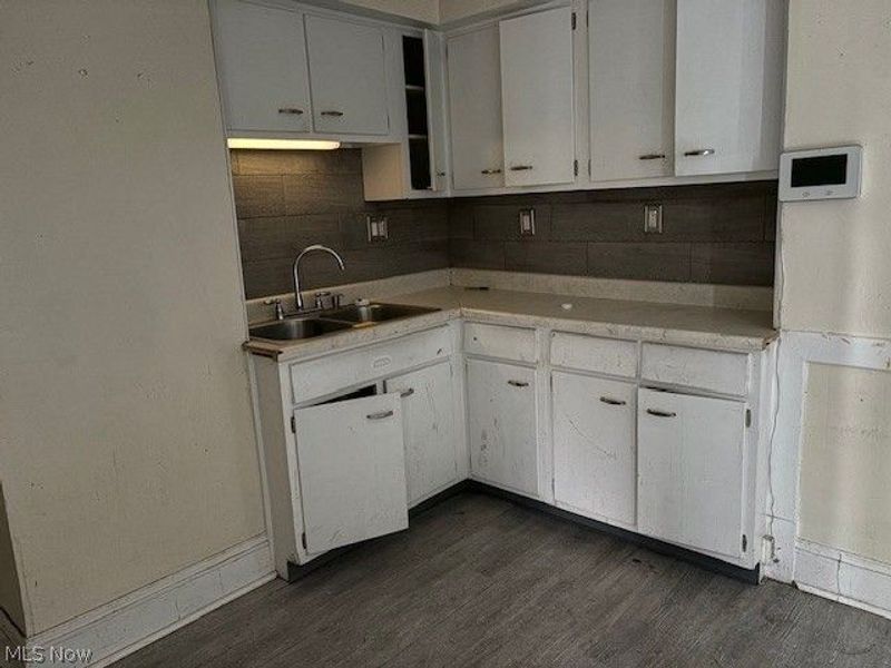 521 E 112th Street , Cleveland, OH 44108 Photo 9