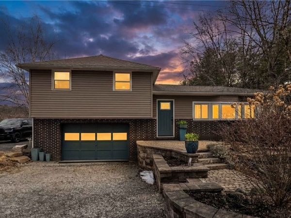 469 Mars Valencia Road, Valencia, PA 16059