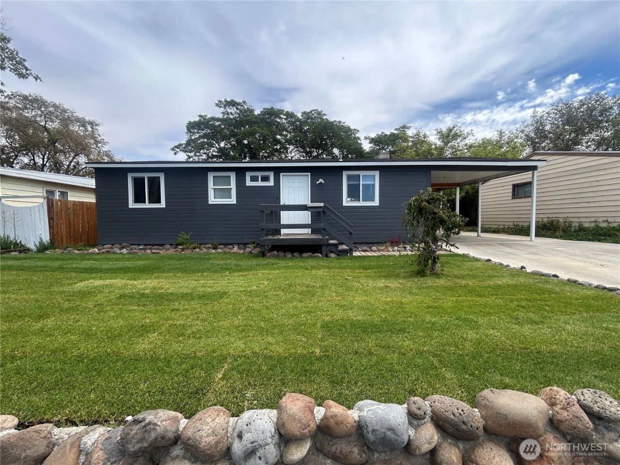 1431 W Sunset Drive, Moses Lake, WA 98837 Main Photo