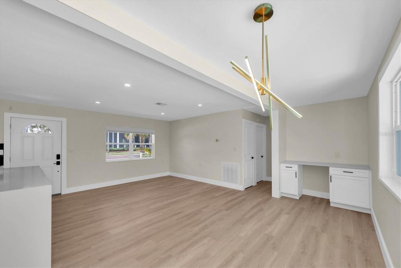 4135 Shore Acres Boulevard Ne, Saint Petersburg, FL 33703 Photo