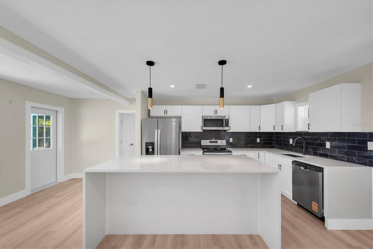 4135 Shore Acres Boulevard Ne, Saint Petersburg, FL 33703 Photo