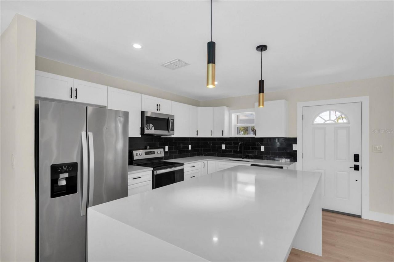 4135 Shore Acres Boulevard Ne, Saint Petersburg, FL 33703 Photo