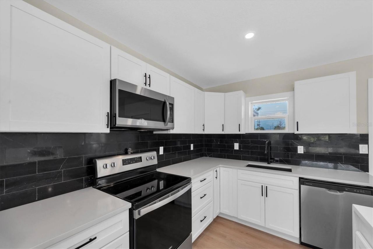 4135 Shore Acres Boulevard Ne, Saint Petersburg, FL 33703 Photo