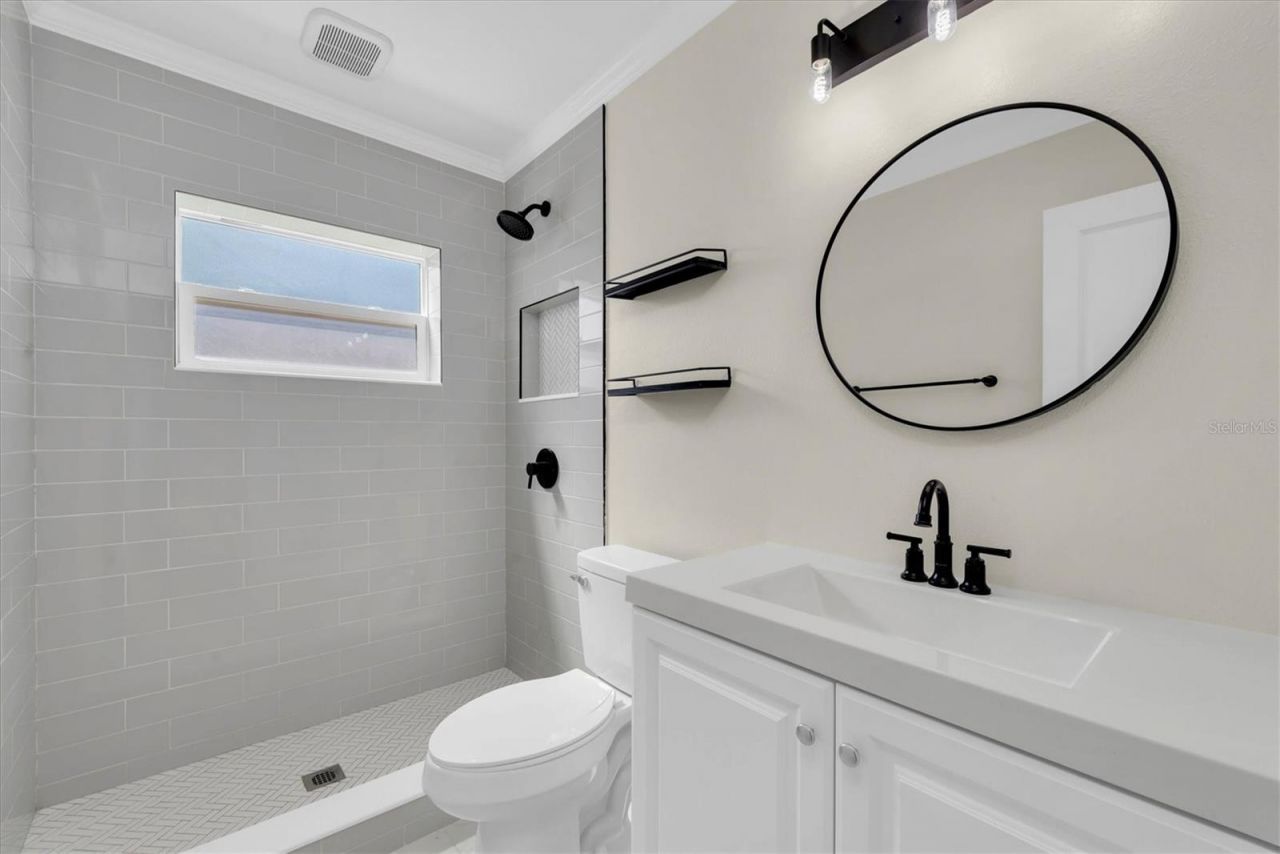 4135 Shore Acres Boulevard Ne, Saint Petersburg, FL 33703 Photo