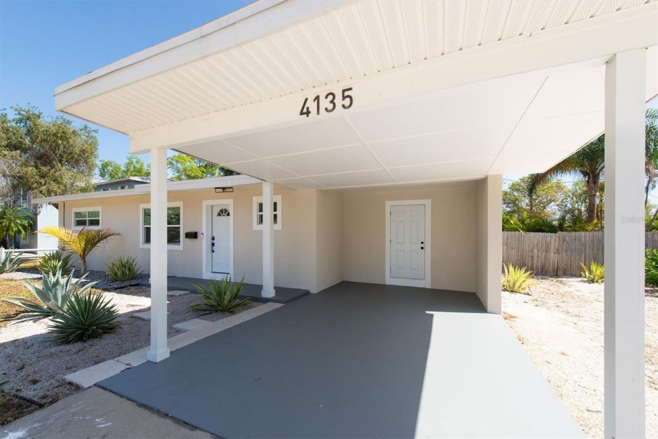 4135 Shore Acres Boulevard Ne, Saint Petersburg, FL 33703 Photo