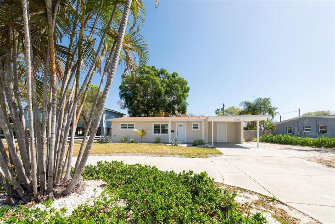 4135 Shore Acres Boulevard Ne, Saint Petersburg, FL 33703 Photo