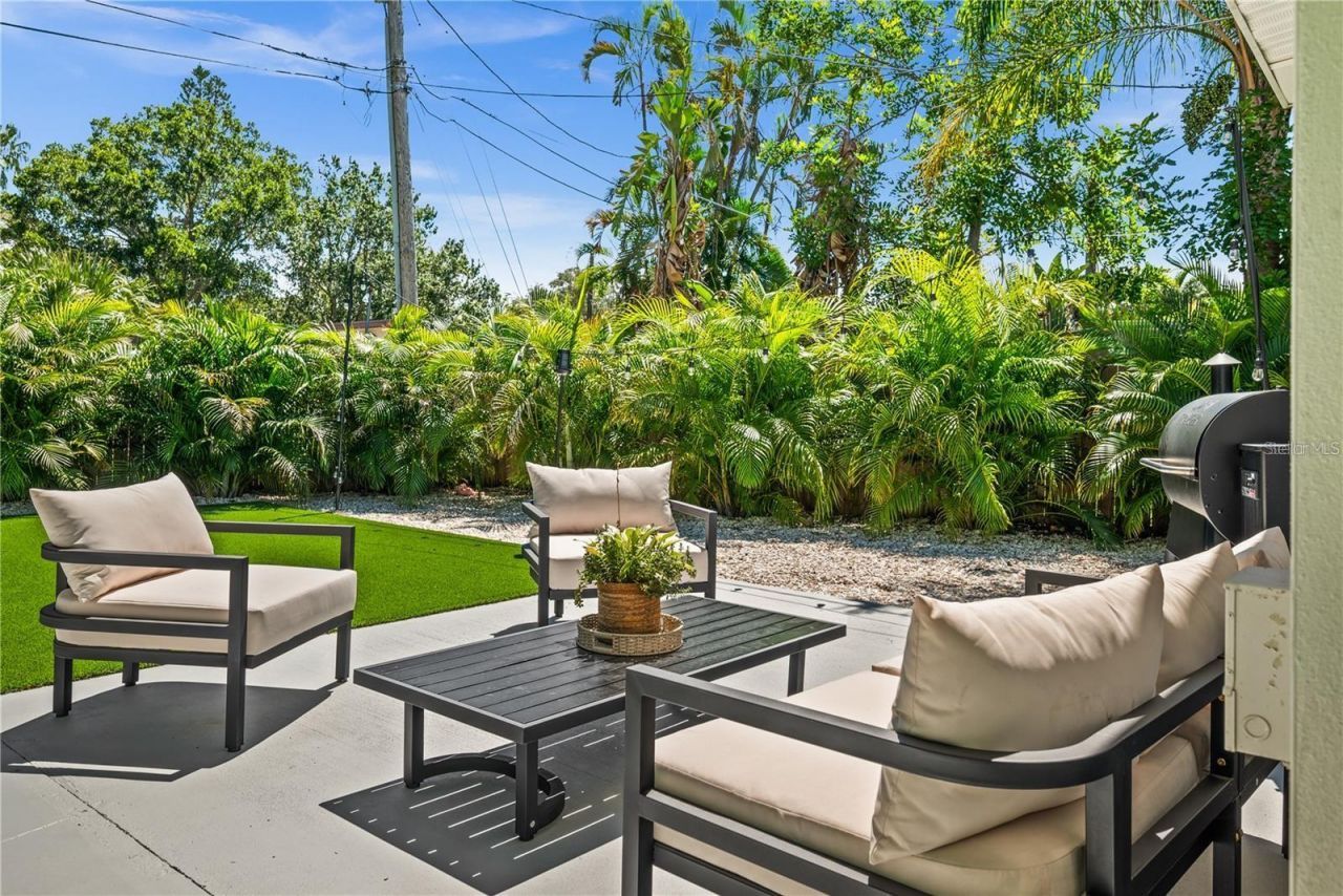 4135 Shore Acres Boulevard Ne, Saint Petersburg, FL 33703 Photo