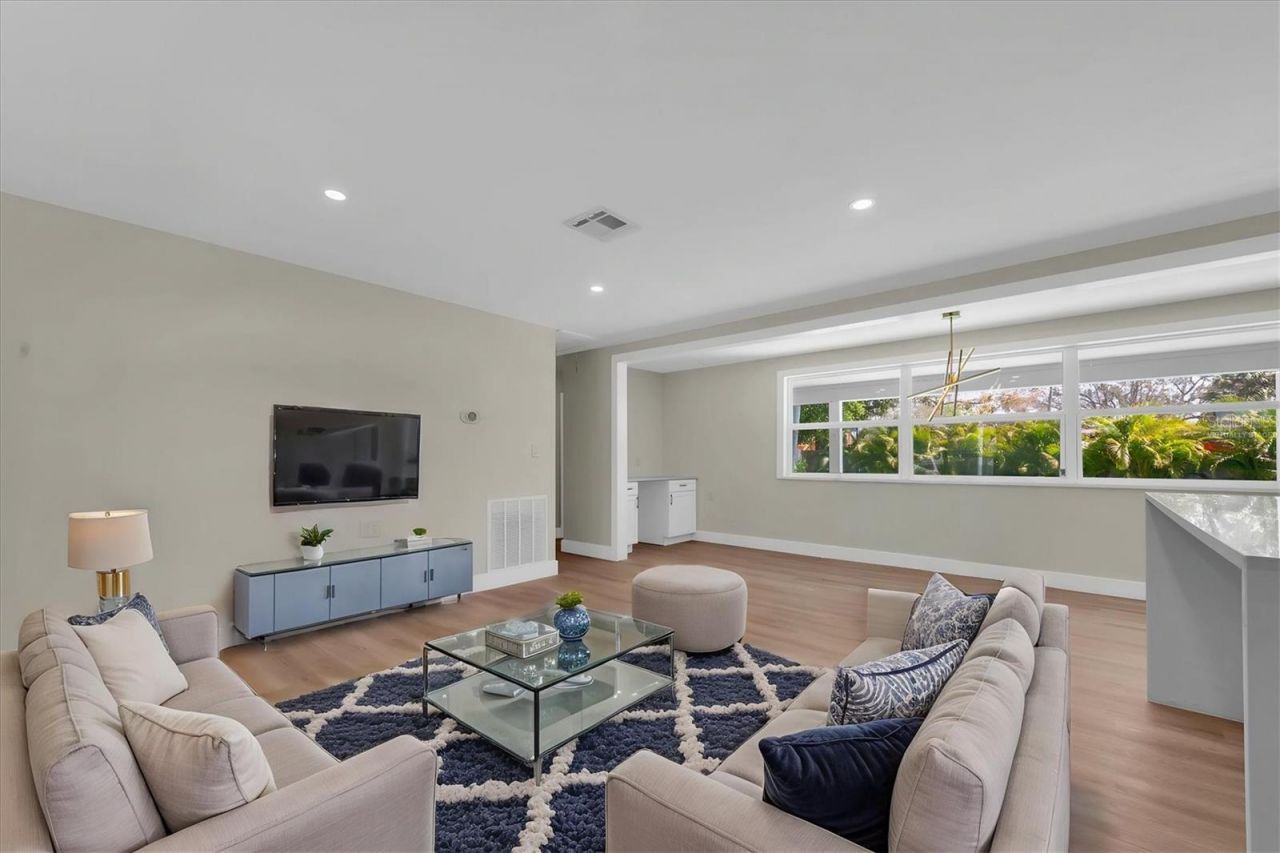 4135 Shore Acres Boulevard Ne, Saint Petersburg, FL 33703 Photo