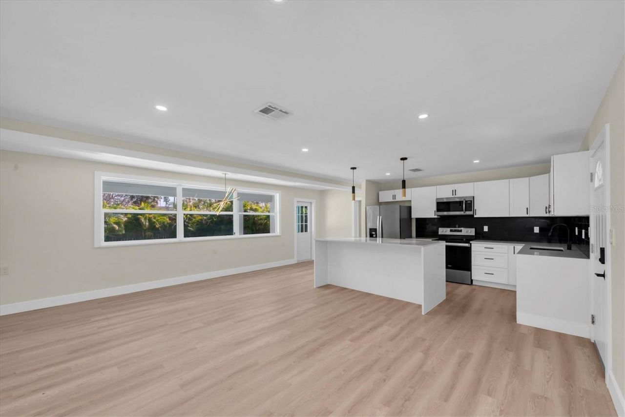 4135 Shore Acres Boulevard Ne, Saint Petersburg, FL 33703 Photo