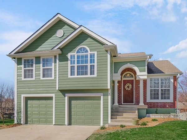 620 SE Sumpter Drive, Lee's Summit, MO 64063