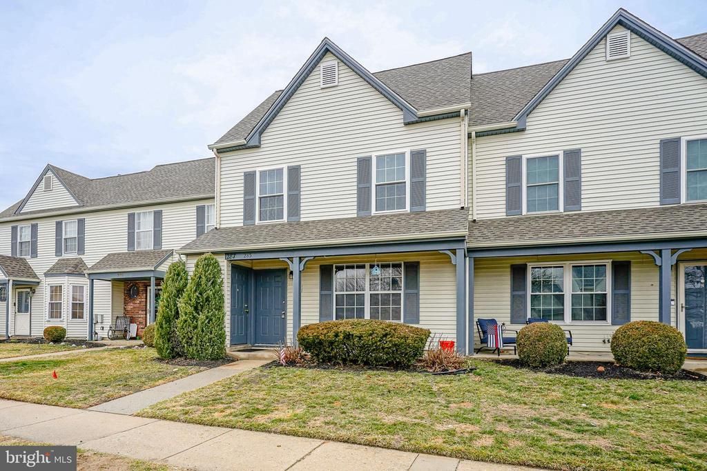 285 Knoll Drive, Blackwood, NJ 08012 Main Photo