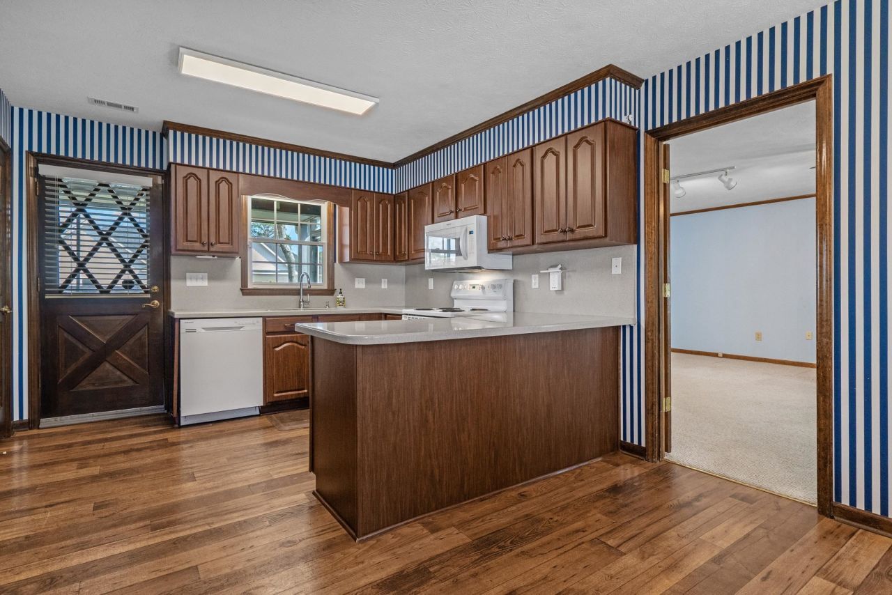 1806 Platt Blvd. Photo 20