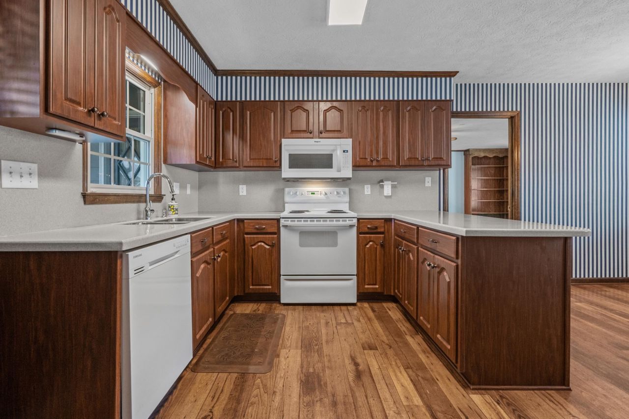 1806 Platt Blvd. Photo 21