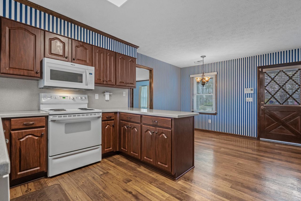 1806 Platt Blvd. Photo 22