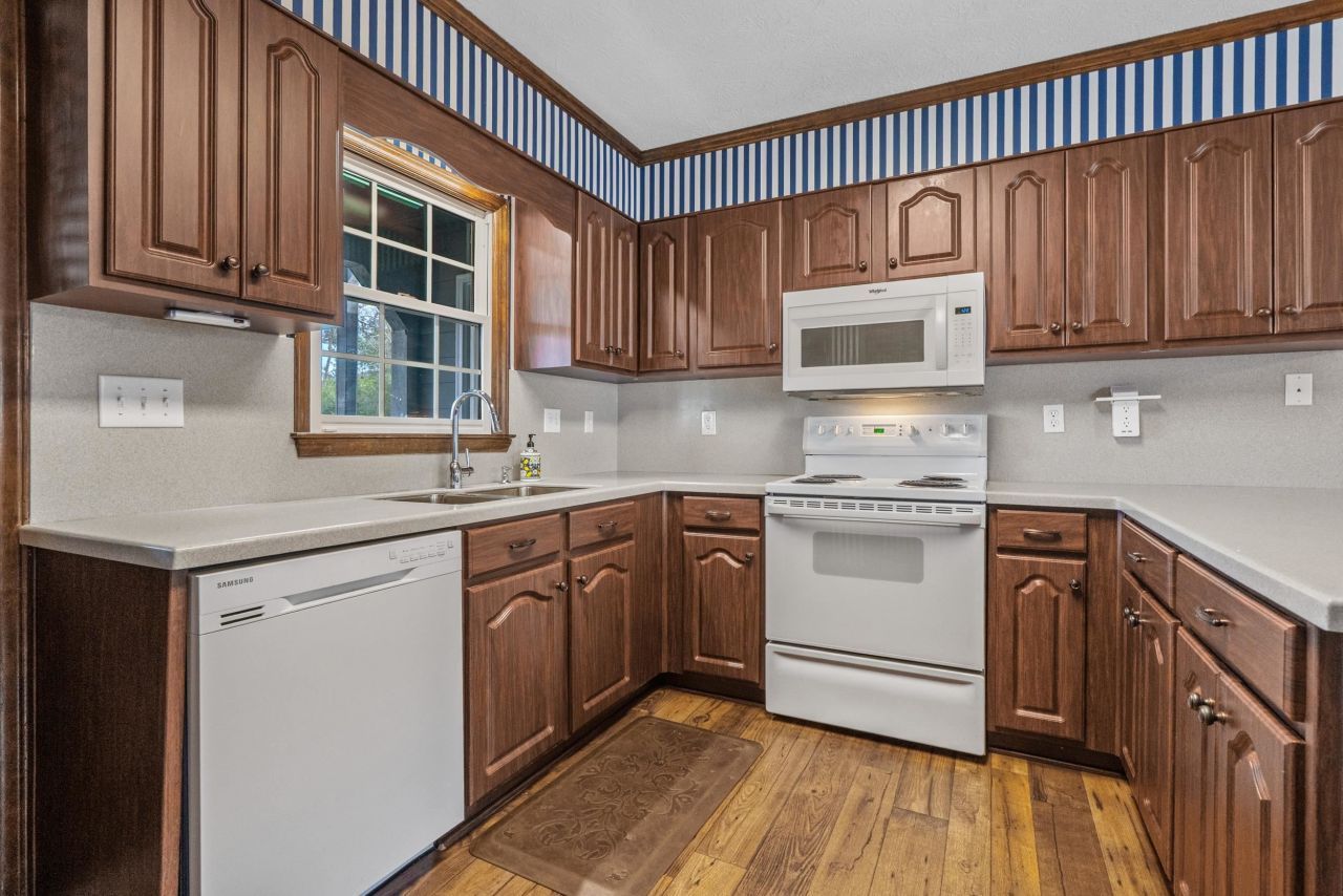 1806 Platt Blvd. Photo 23