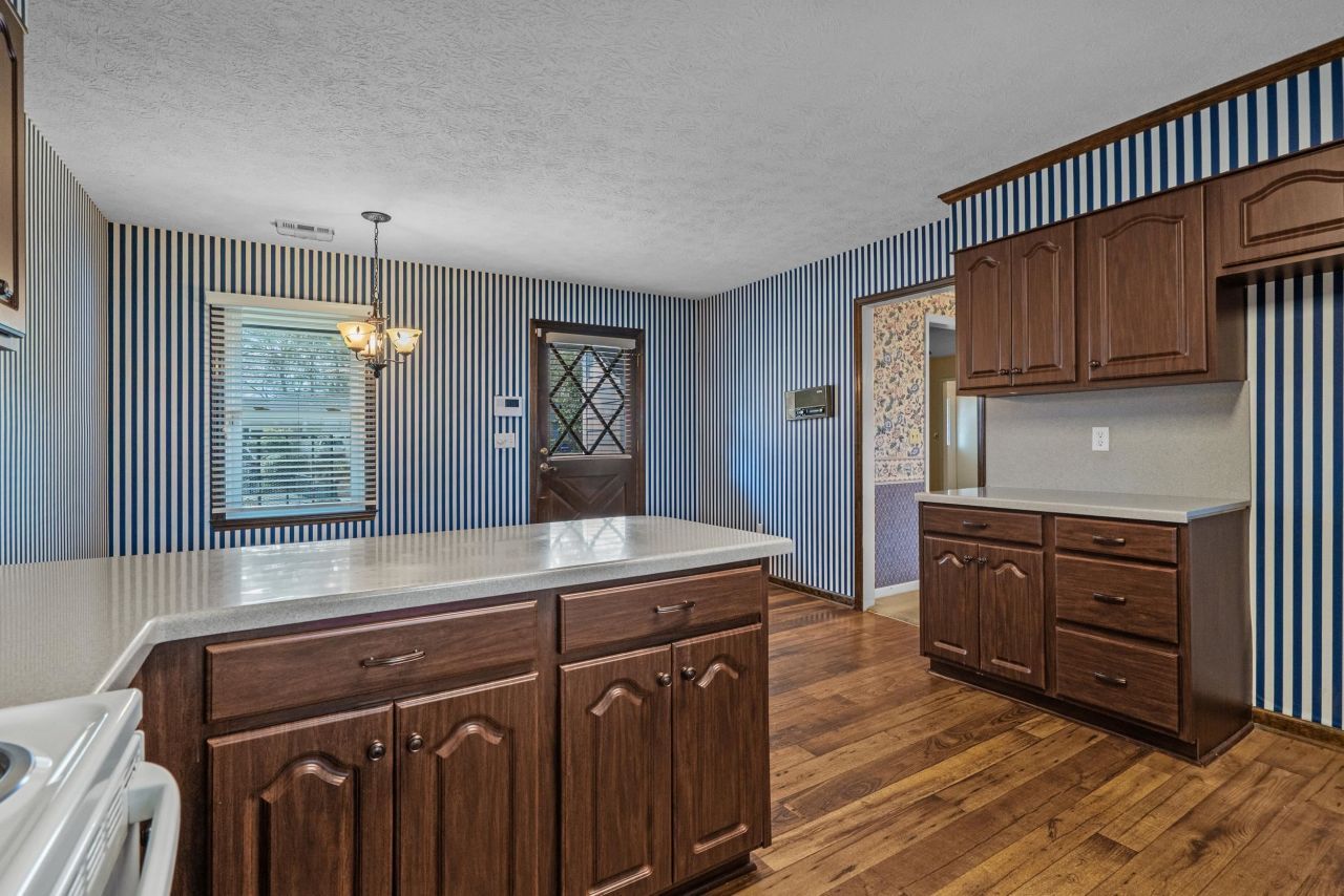 1806 Platt Blvd. Photo 24