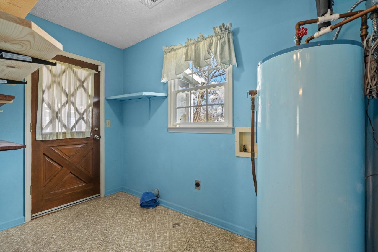 1806 Platt Blvd. Photo 40