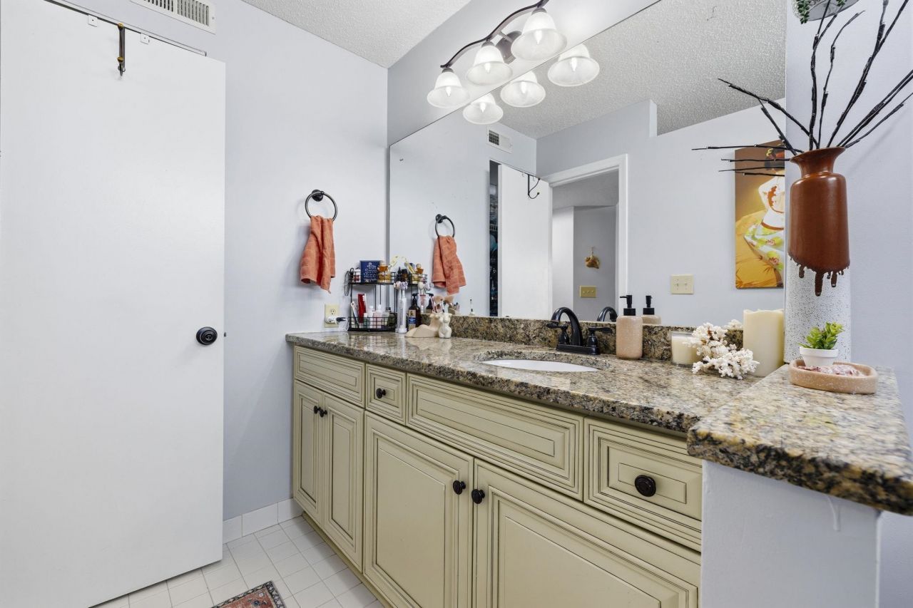 2258 Huntingdon Dr. Photo 11