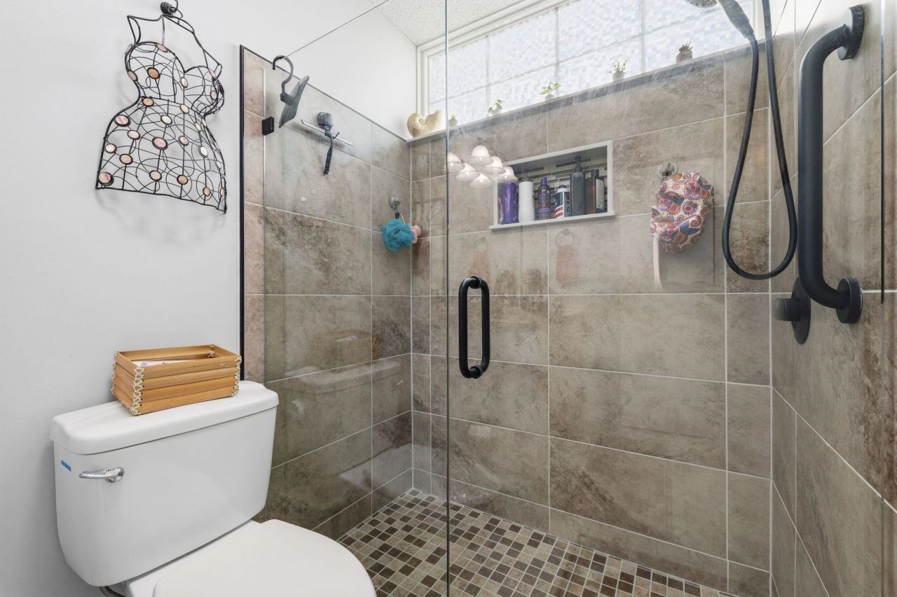 2258 Huntingdon Dr. Photo 14