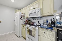 2258 Huntingdon Dr. photo 4