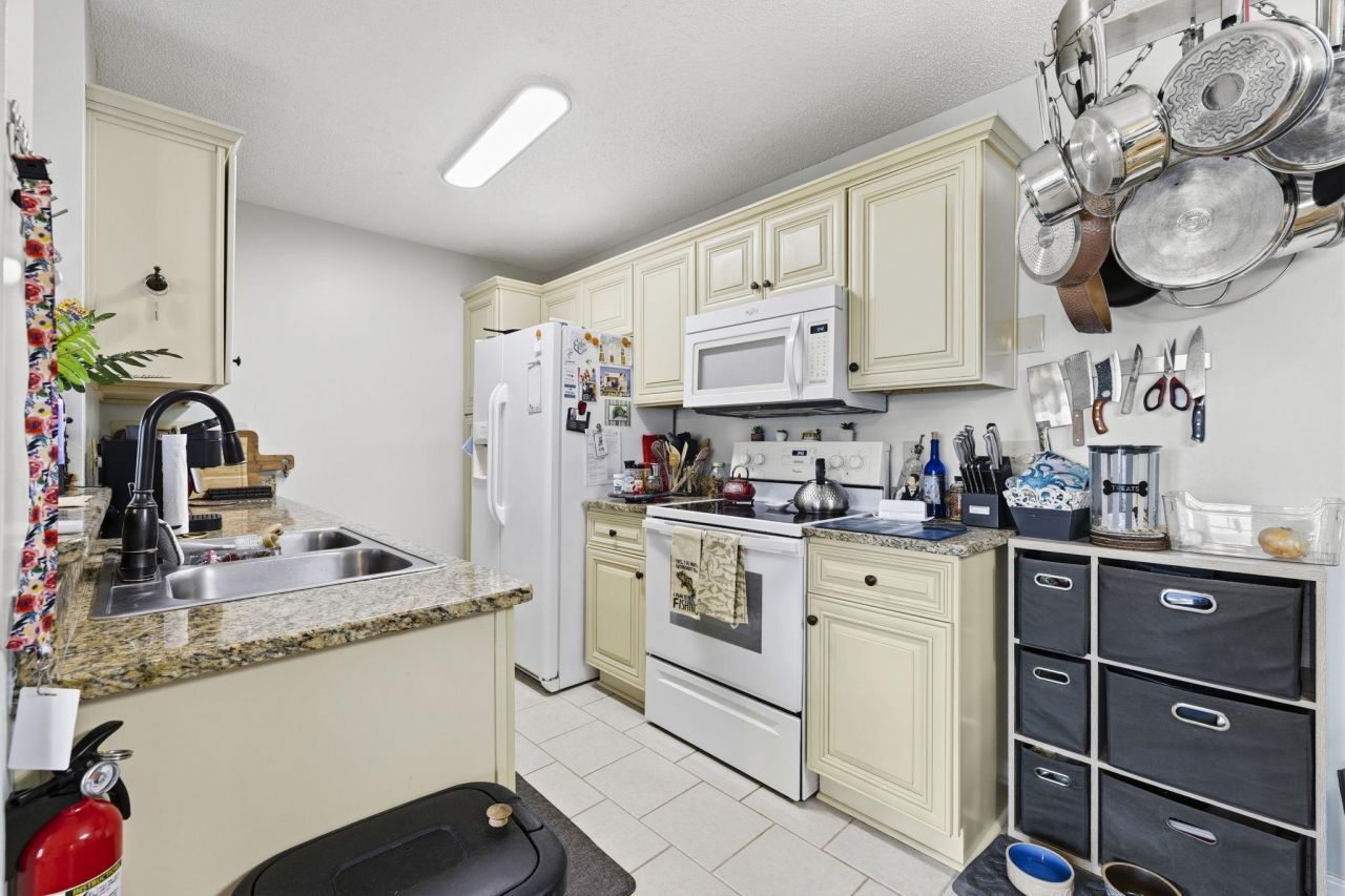 2258 Huntingdon Dr. Photo 6