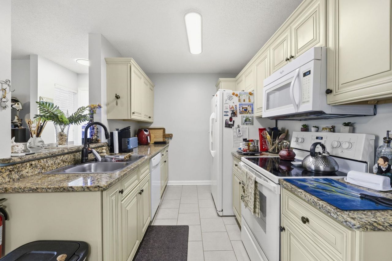 2258 Huntingdon Dr. Photo 7