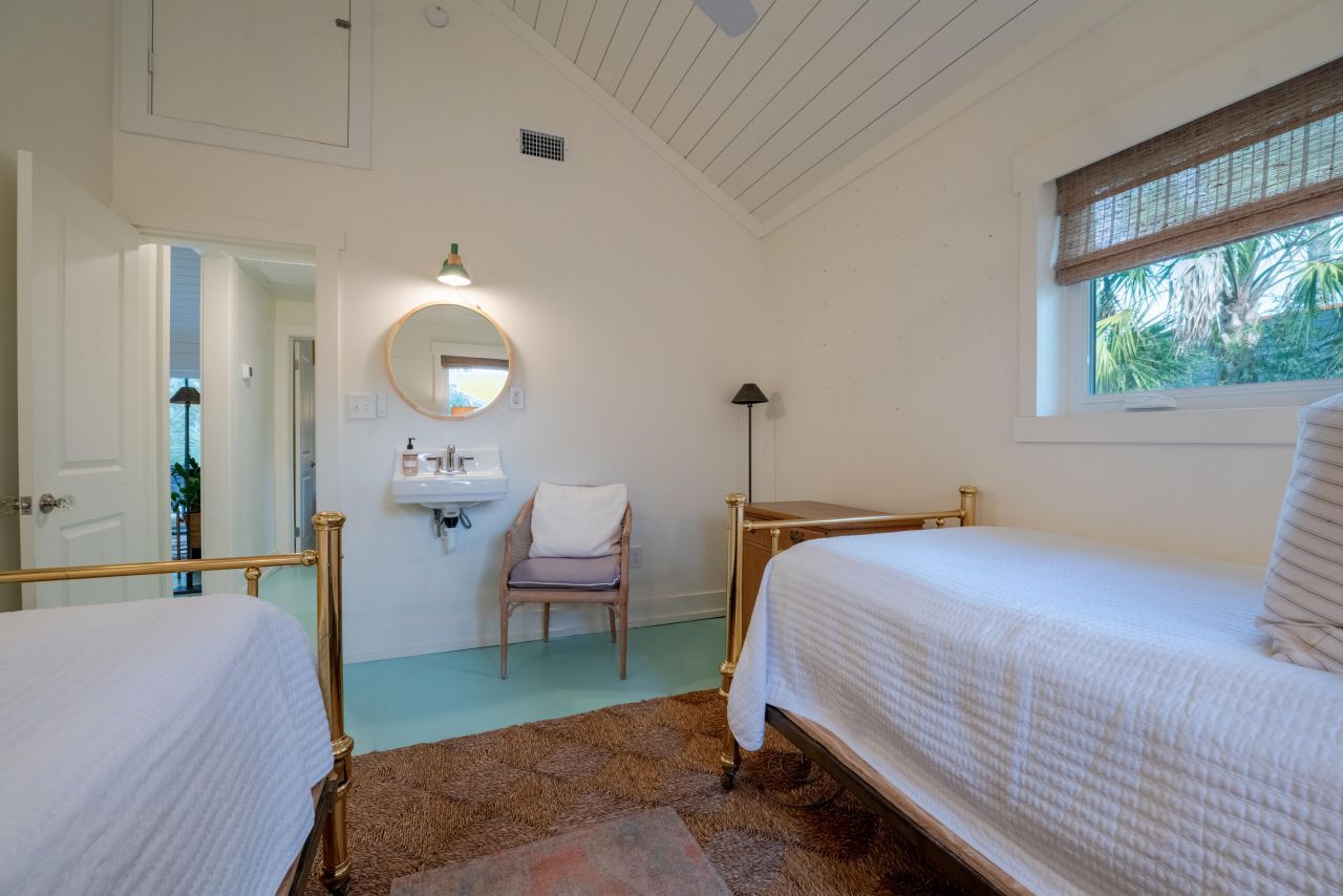 1 Red Sunset Lane Photo 24