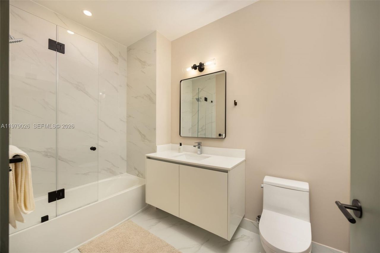 700 NE 24th St, Unit PH-5904, Miami, FL 33137 Photo