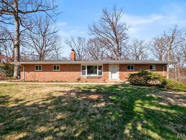 15 Oakwood Lane, St Louis, MO 63129