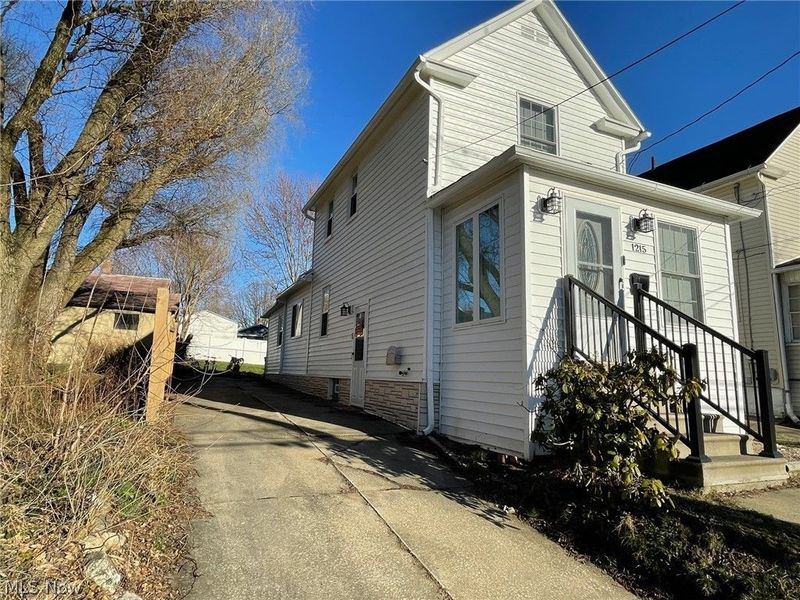 1215 Sherman Street, Akron, OH 44301 Photo 3